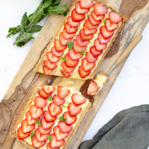 Strawberry pie with custard