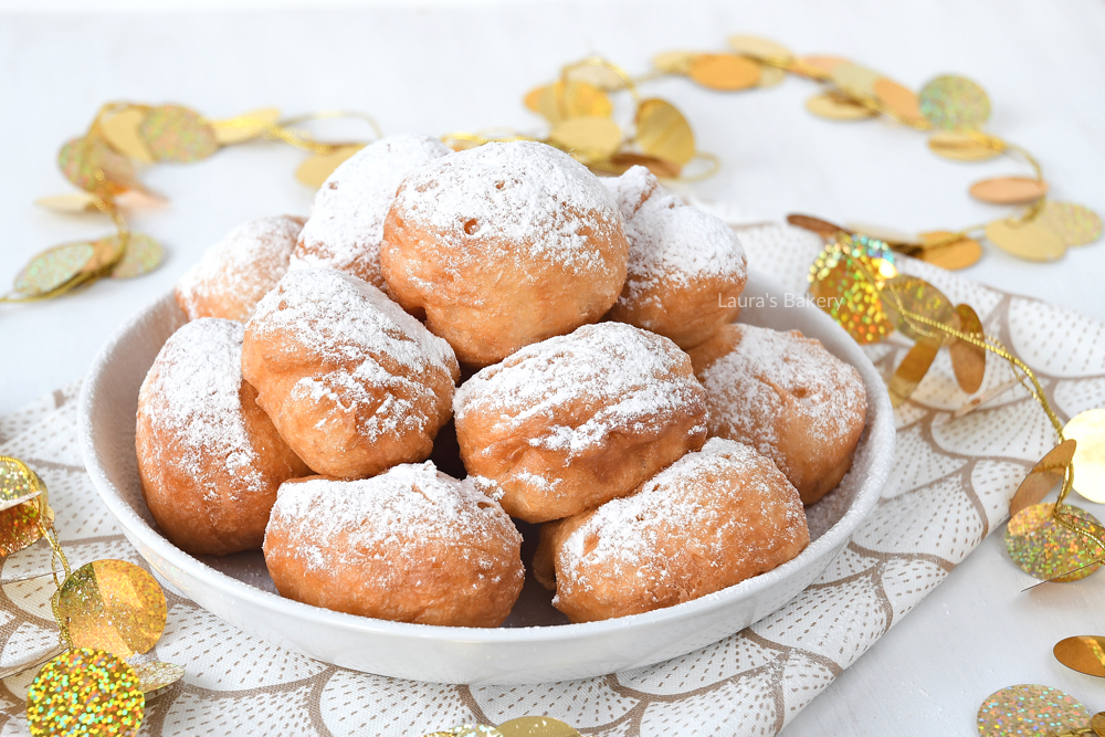 Traditional Dutch doughnuts (oliebollen) 2a