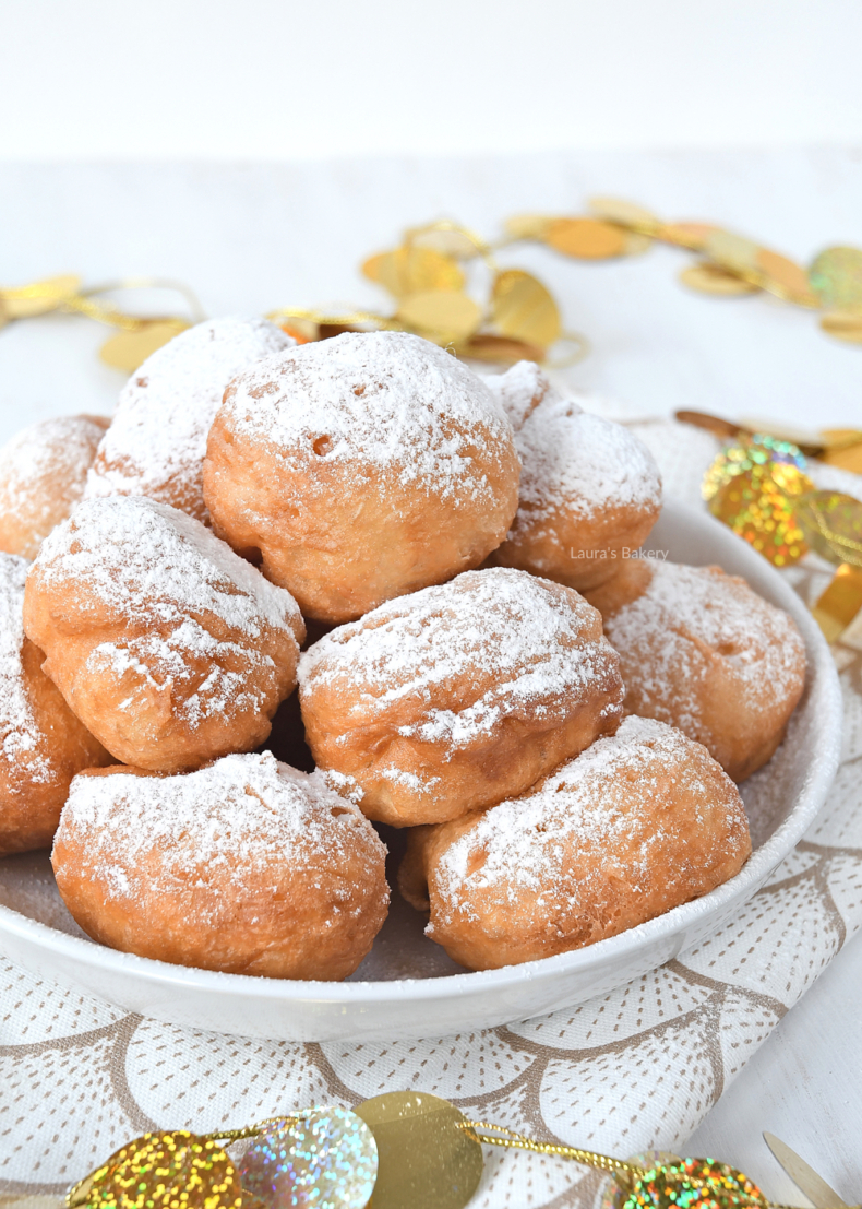 Traditional Dutch doughnuts (oliebollen) 3a
