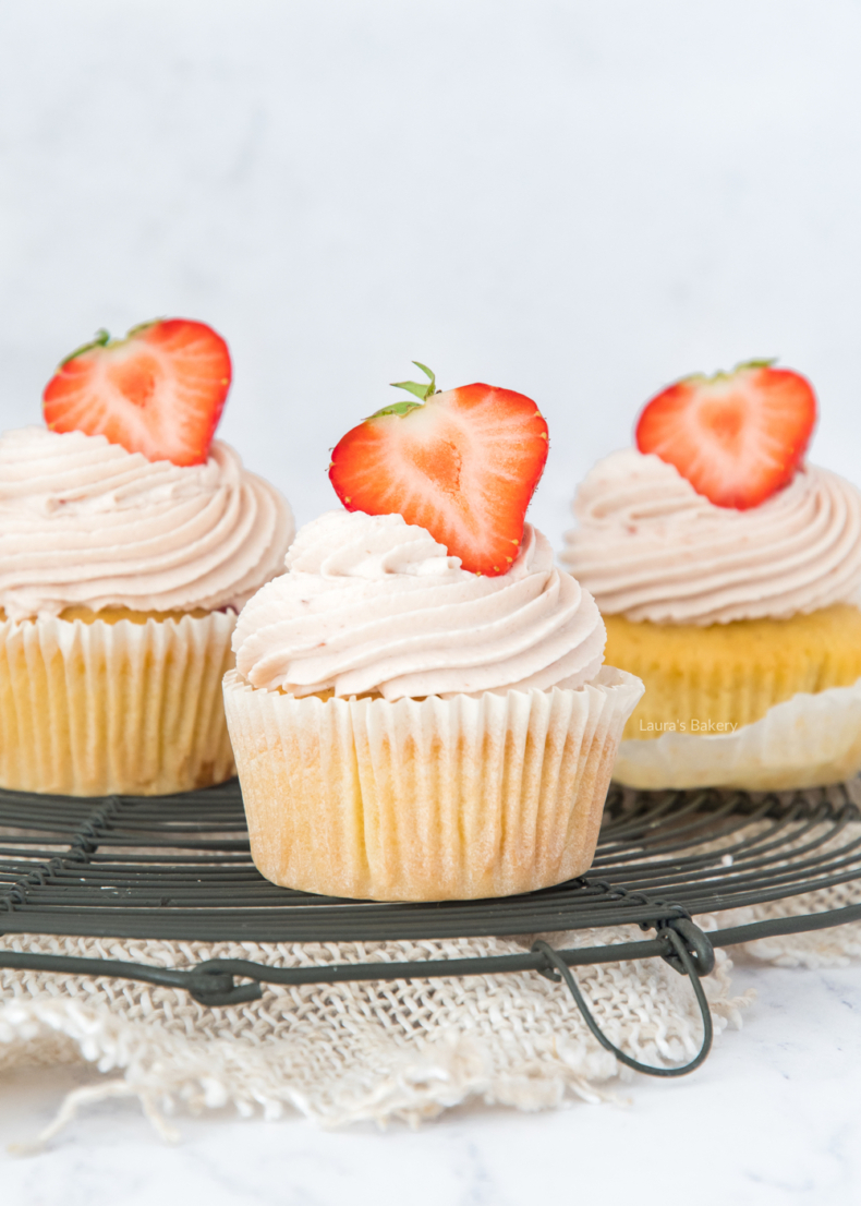 Strawberry cupcakes 1a