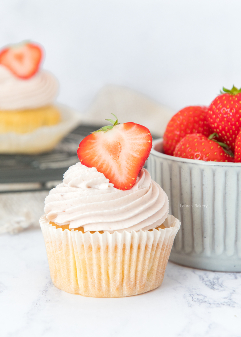Strawberry cupcakes 4a