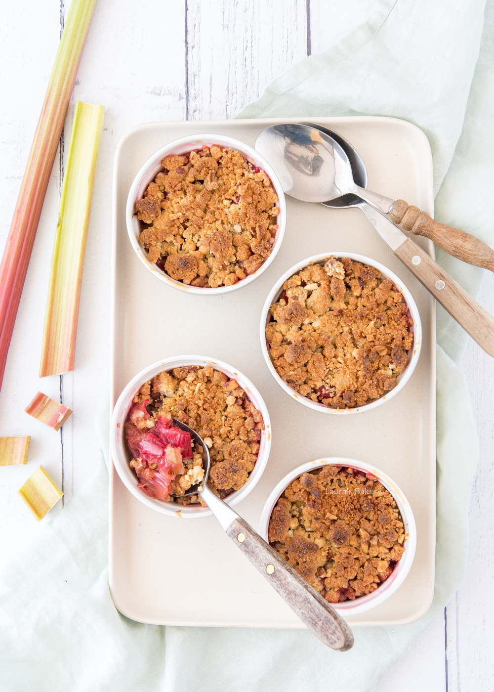 Rhubarb crumble