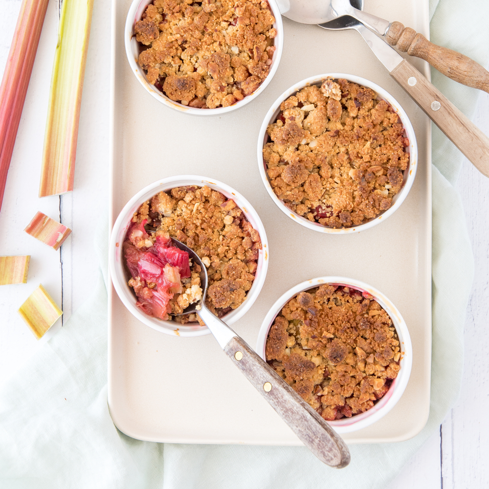 rhubarb crumble with almond flour