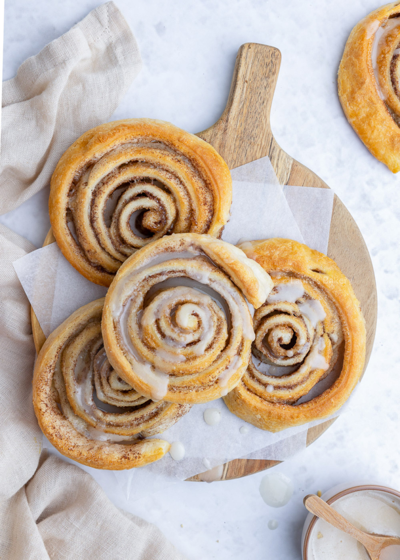 cinnamon rolls made from crescent rolls