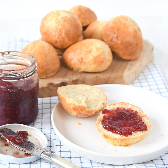 Easy Greek yogurt bread recipe (no yeast + no knead)