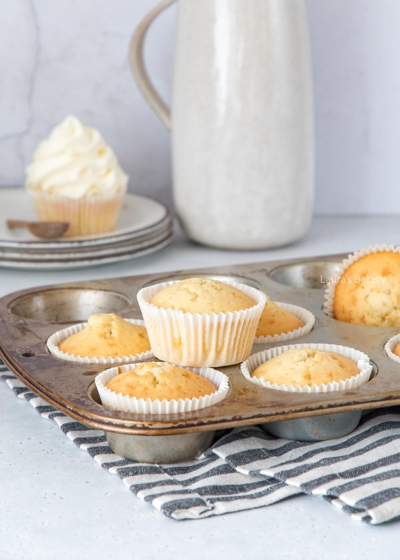 Vanilla cupcakes no milk -2