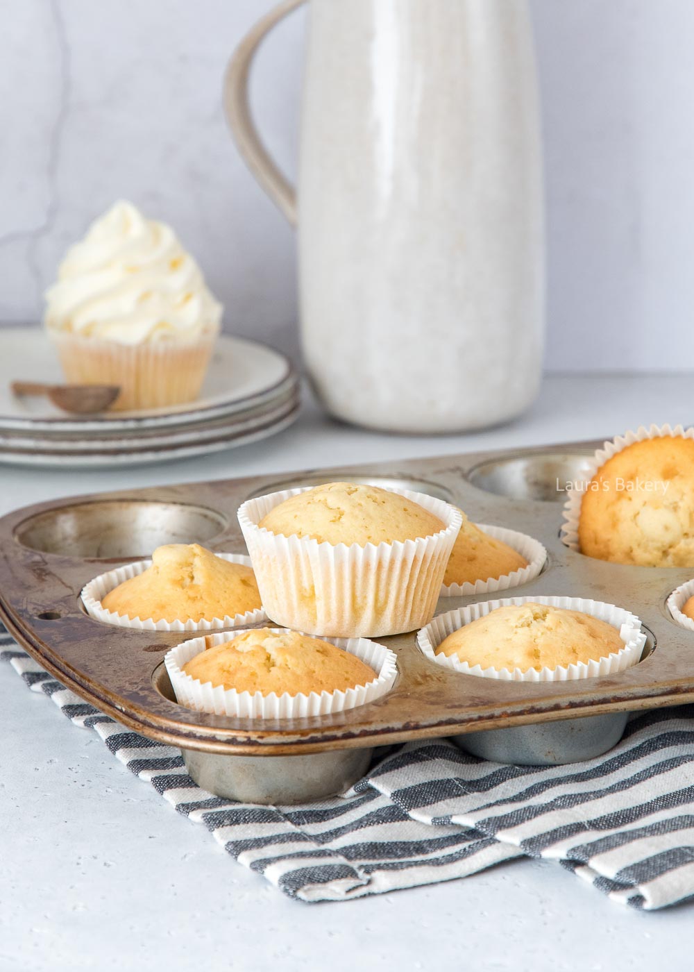 Vanilla cupcakes no milk -2