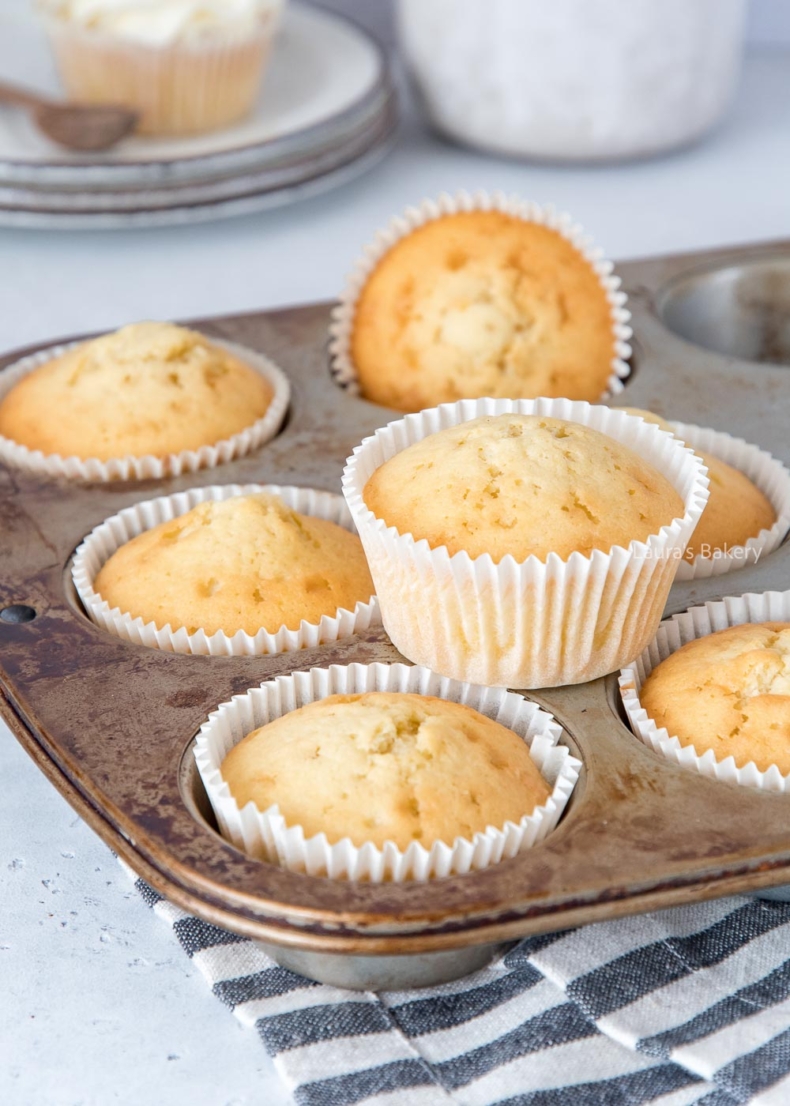 Vanilla cupcakes no milk -3