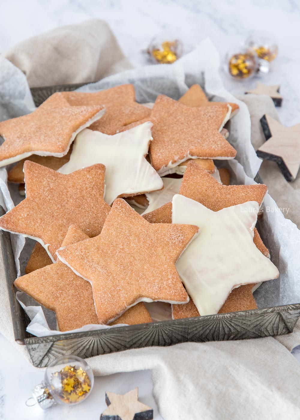 Cinnamon star cookies recipe with white chocolate
