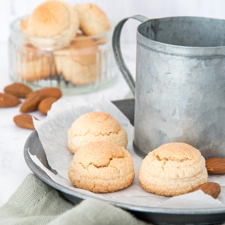 Soft Italian amaretti cookies recipe