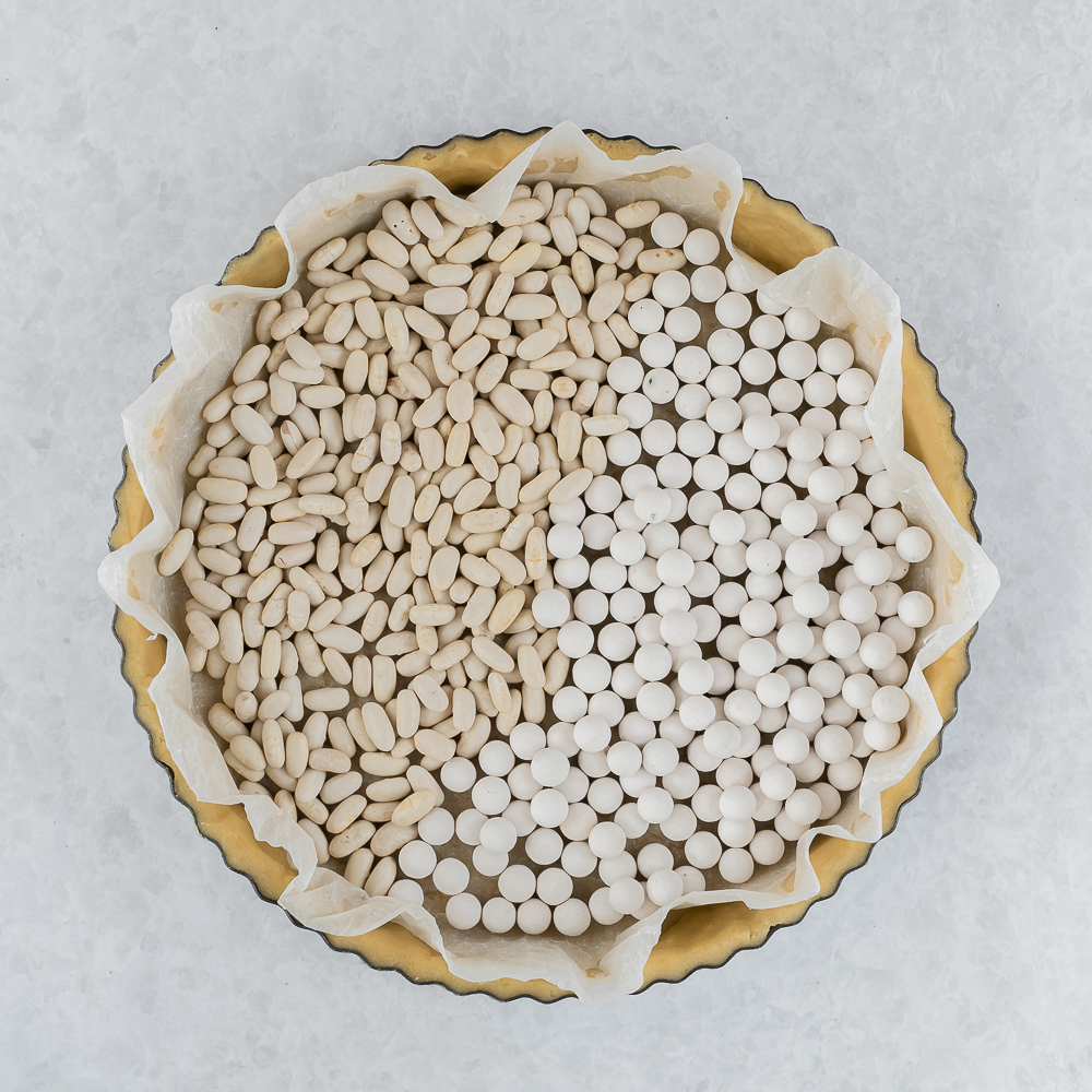 pie crust with blind baking filling