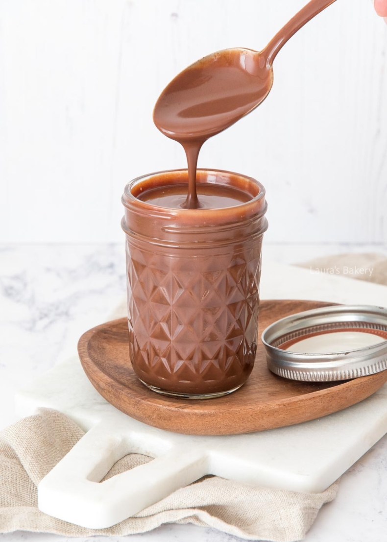 chocolate sauce