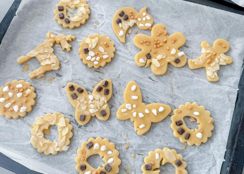 Decorating the cookies