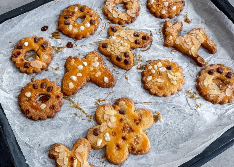 Baking decorated cookies