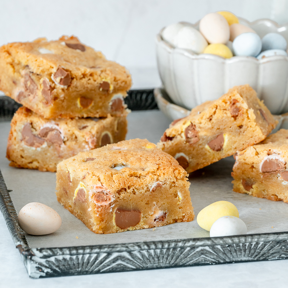 Mini Easter egg blondies