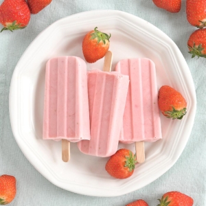 Strawberry cheesecake popsicles