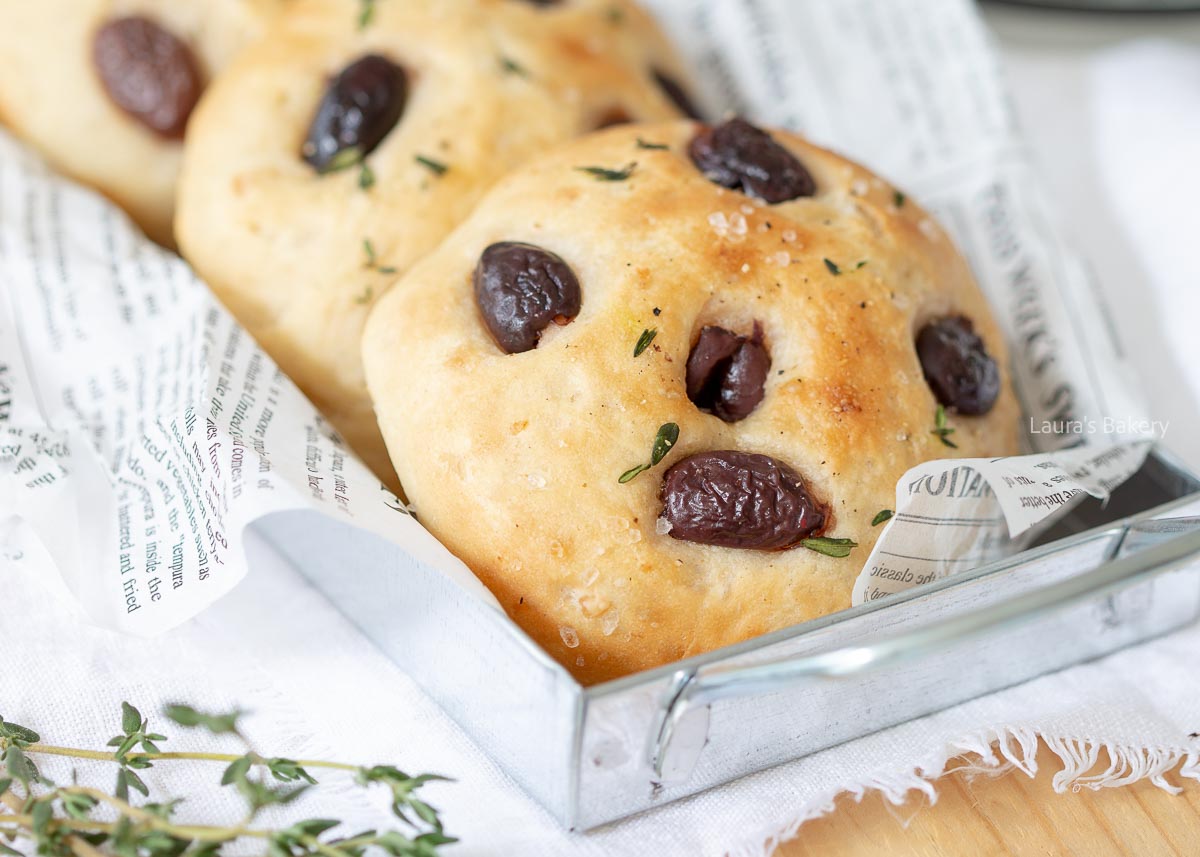 Garlic focaccia with olives-2