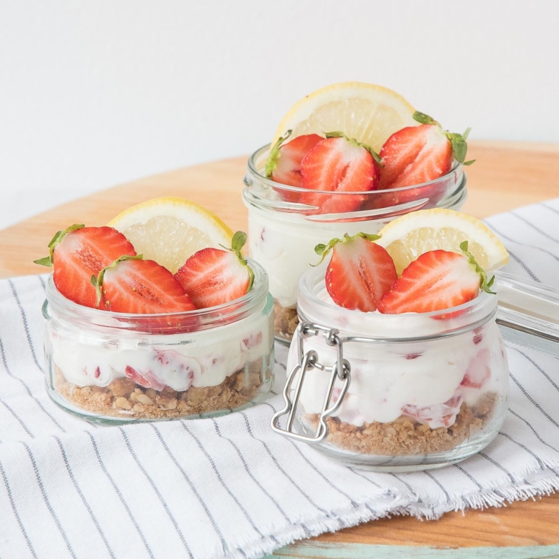 No bake strawberry lemon mini cheesecakes