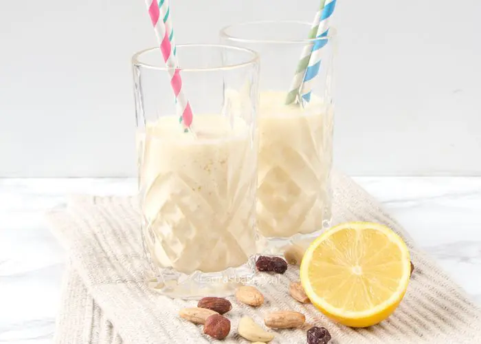 banana smoothie with mango