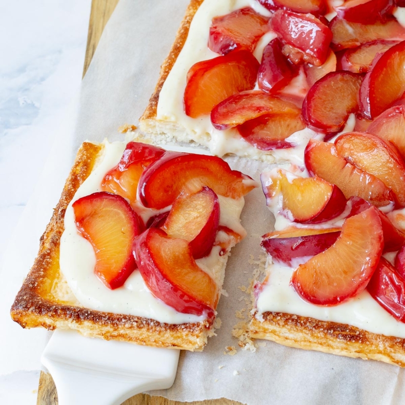 Easy plum pie recipe with puff pastry