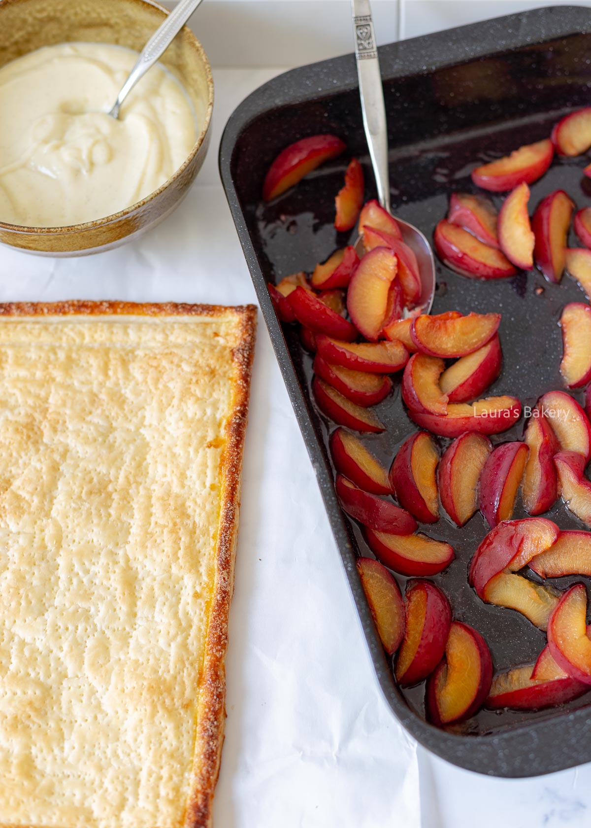 Plum pie with puff pastry