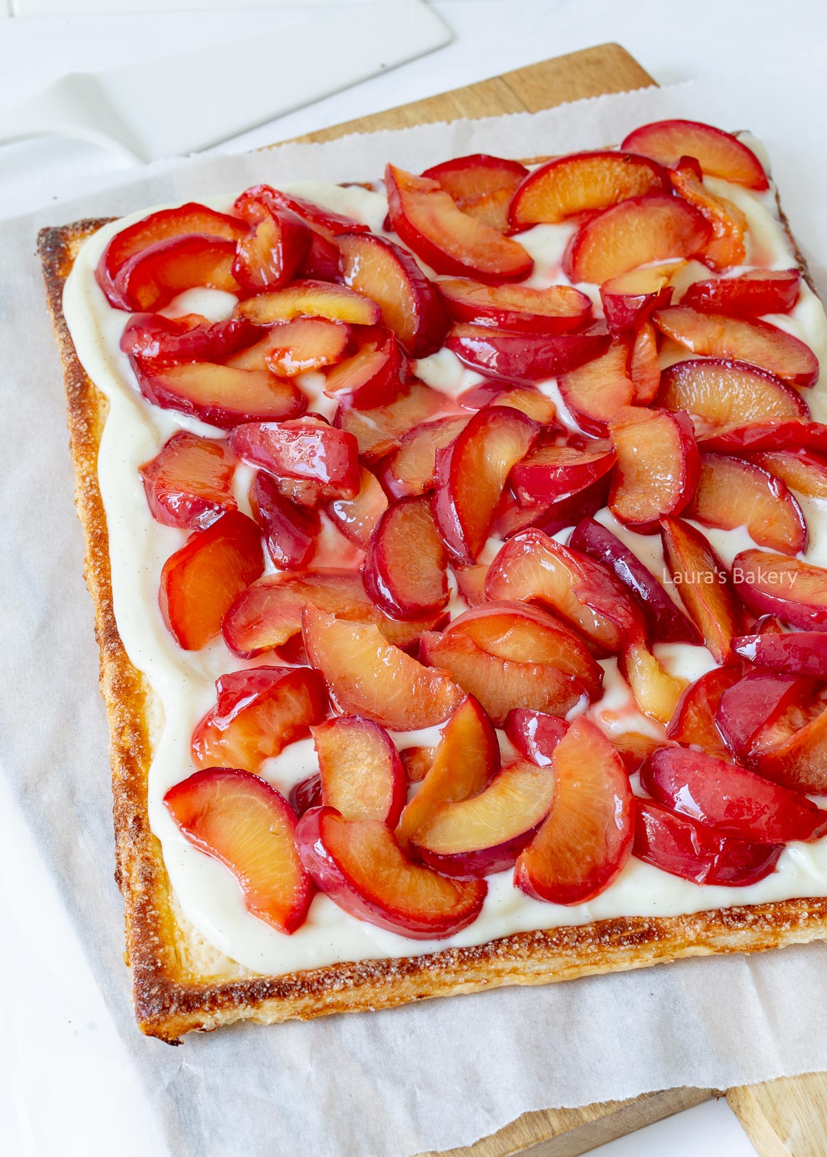 Plum pie with puff pastry