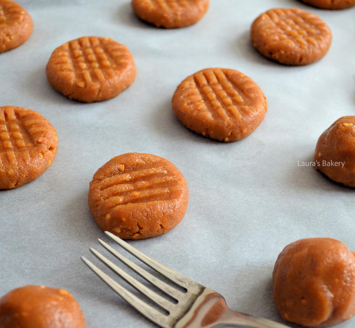 Chewy peanut butter cookies-4