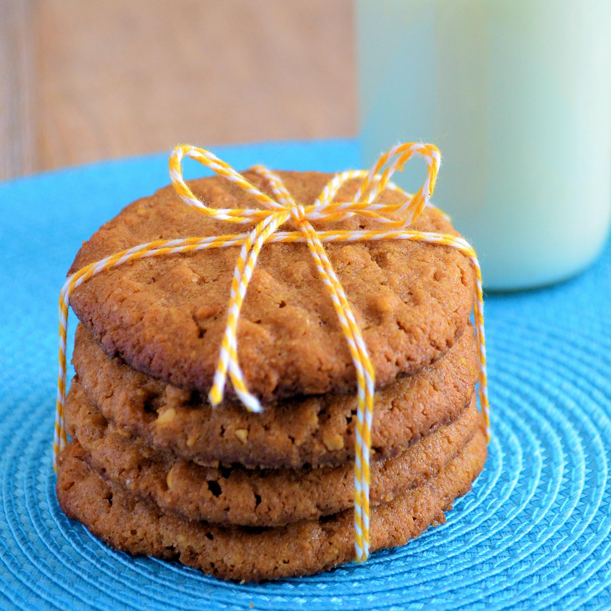 Chew peanut butter cookies