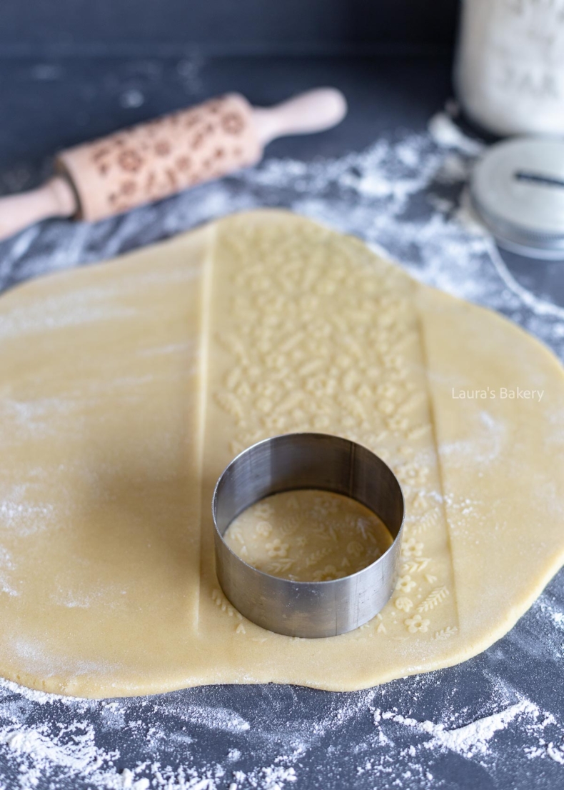 How To Use An Embossed Rolling Pin - In Laura's Bakery