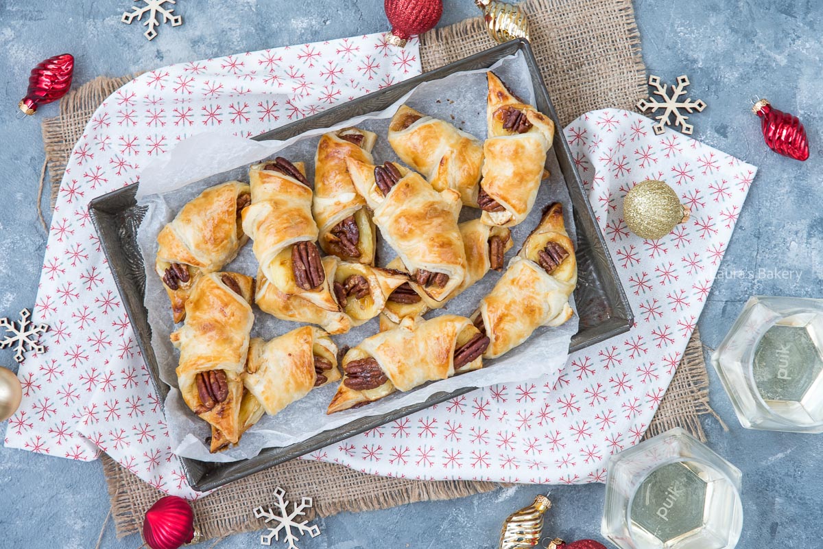 Brie pecan puff pastry bites -2