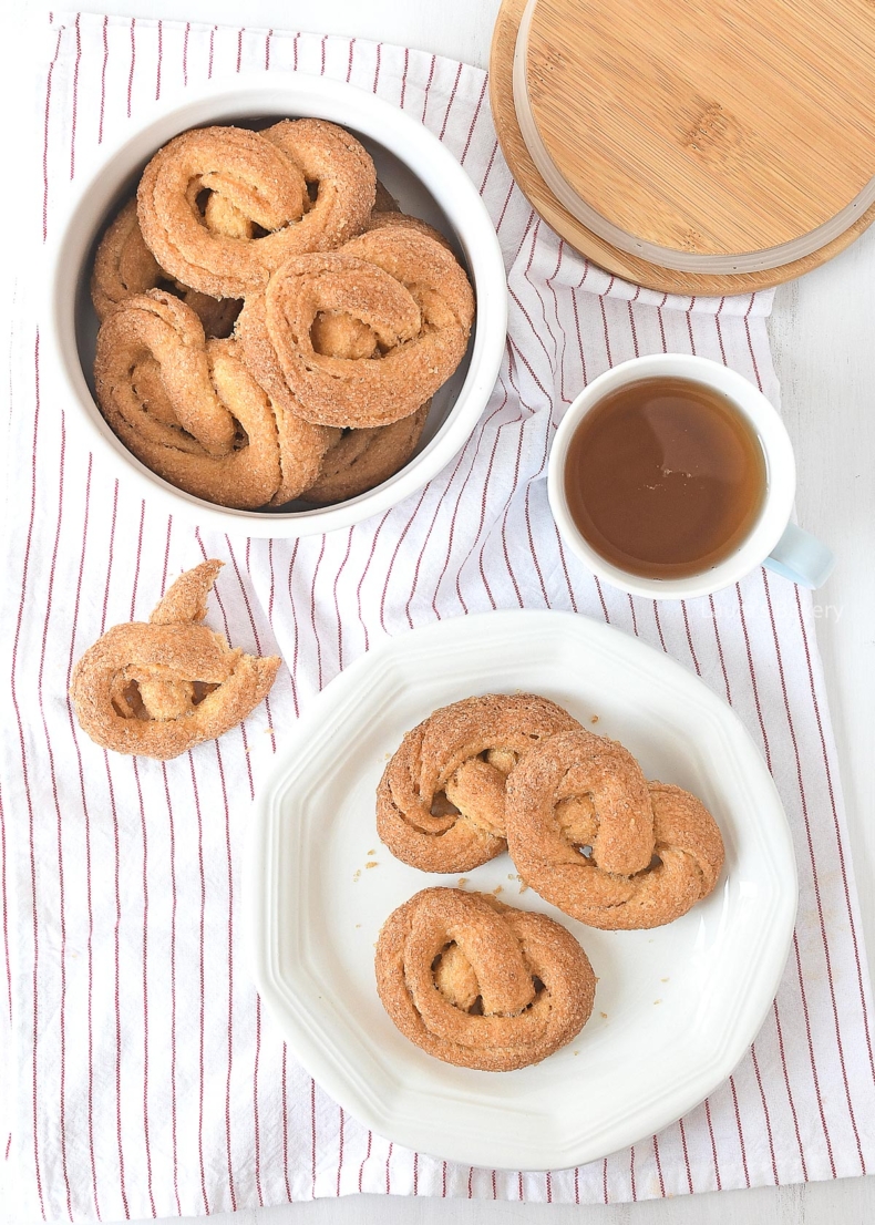 Krakeling Dutch pretzel cookies-2
