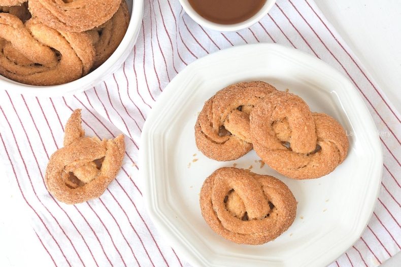 Krakeling Dutch pretzel cookies-3