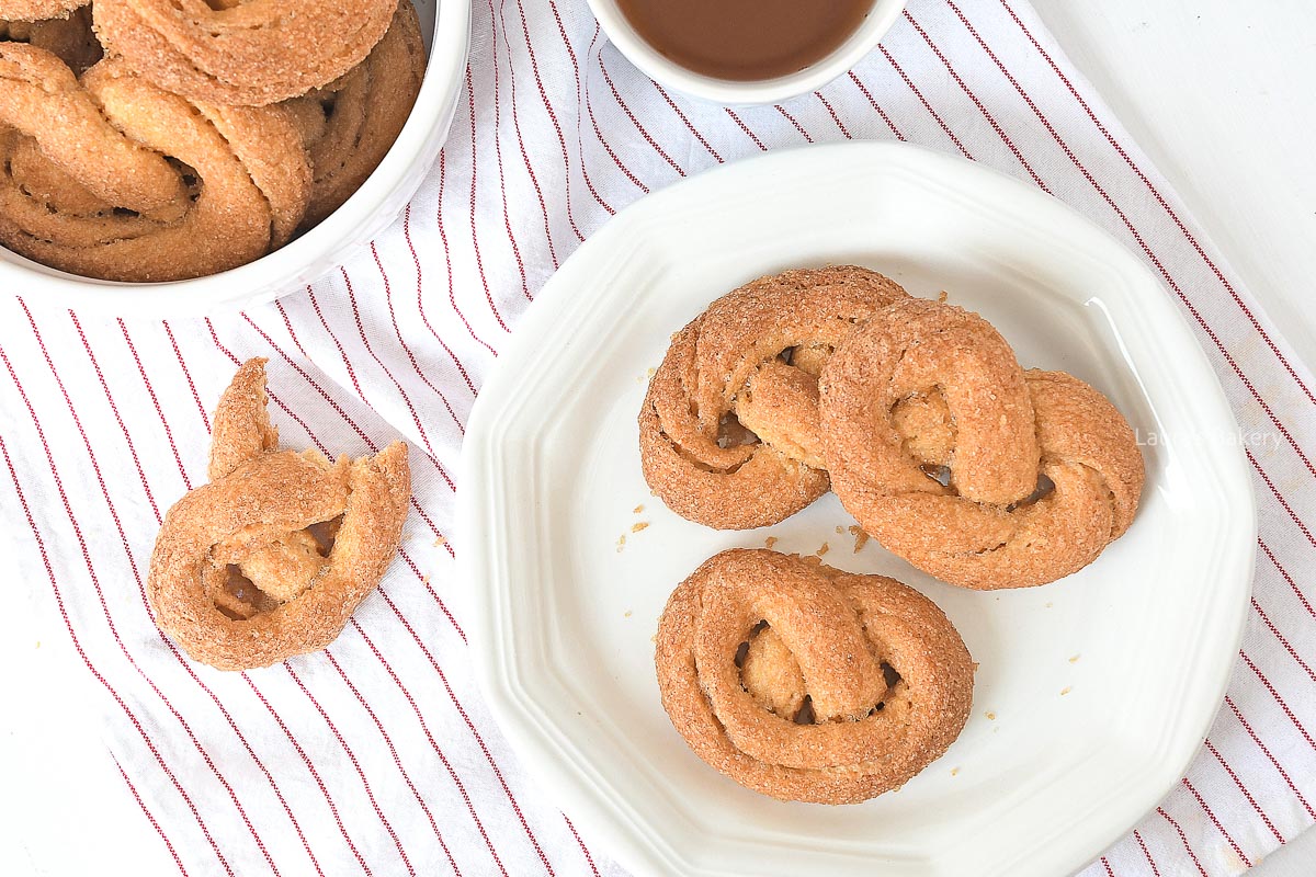 Krakeling Dutch pretzel cookies-3