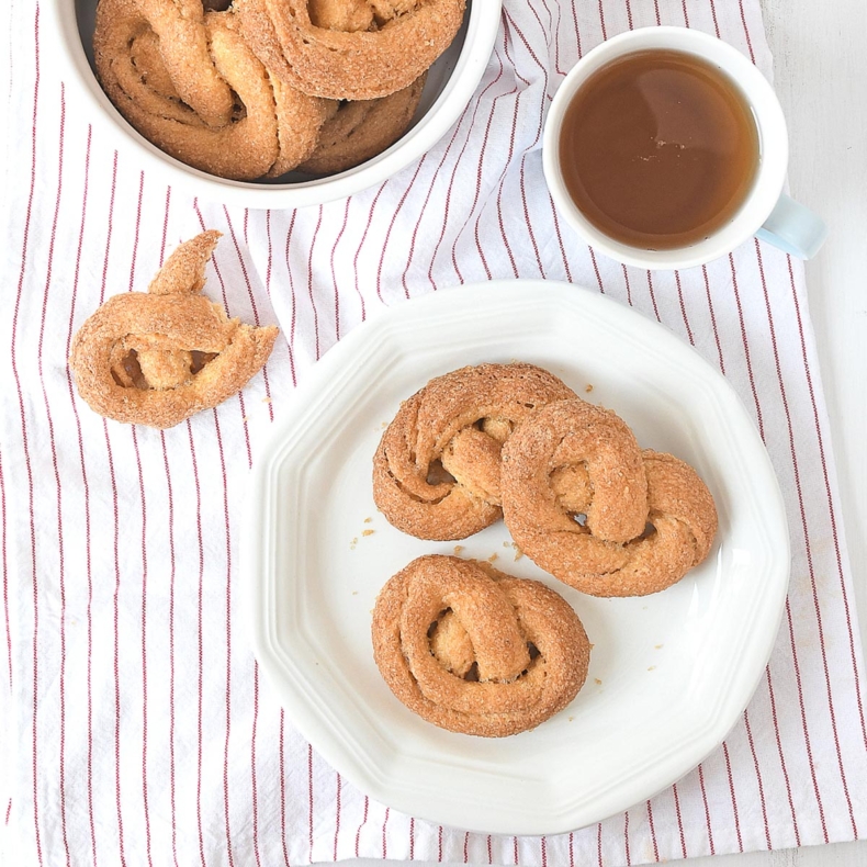 Krakelingen - Sweet Dutch Pretzel Cookies