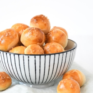 Soft pretzel bites