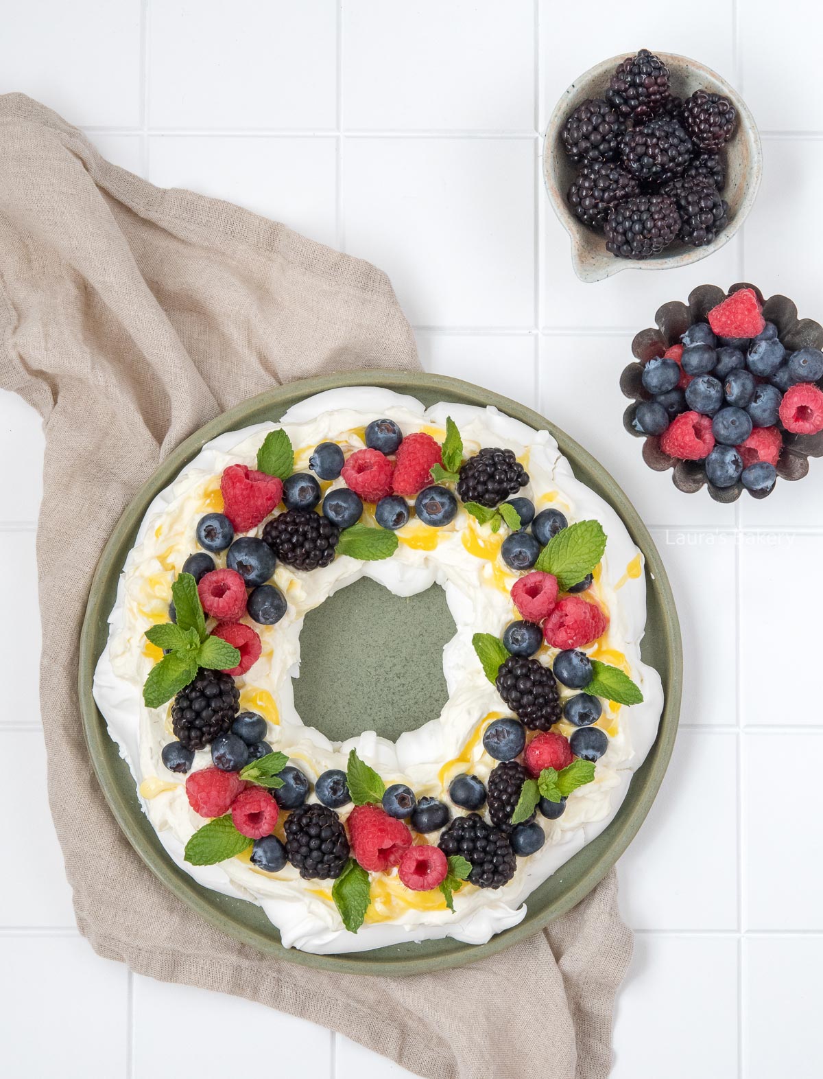 Christmas wreath pavlova-1