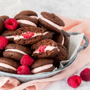 Chocolate raspberry whoopie pies