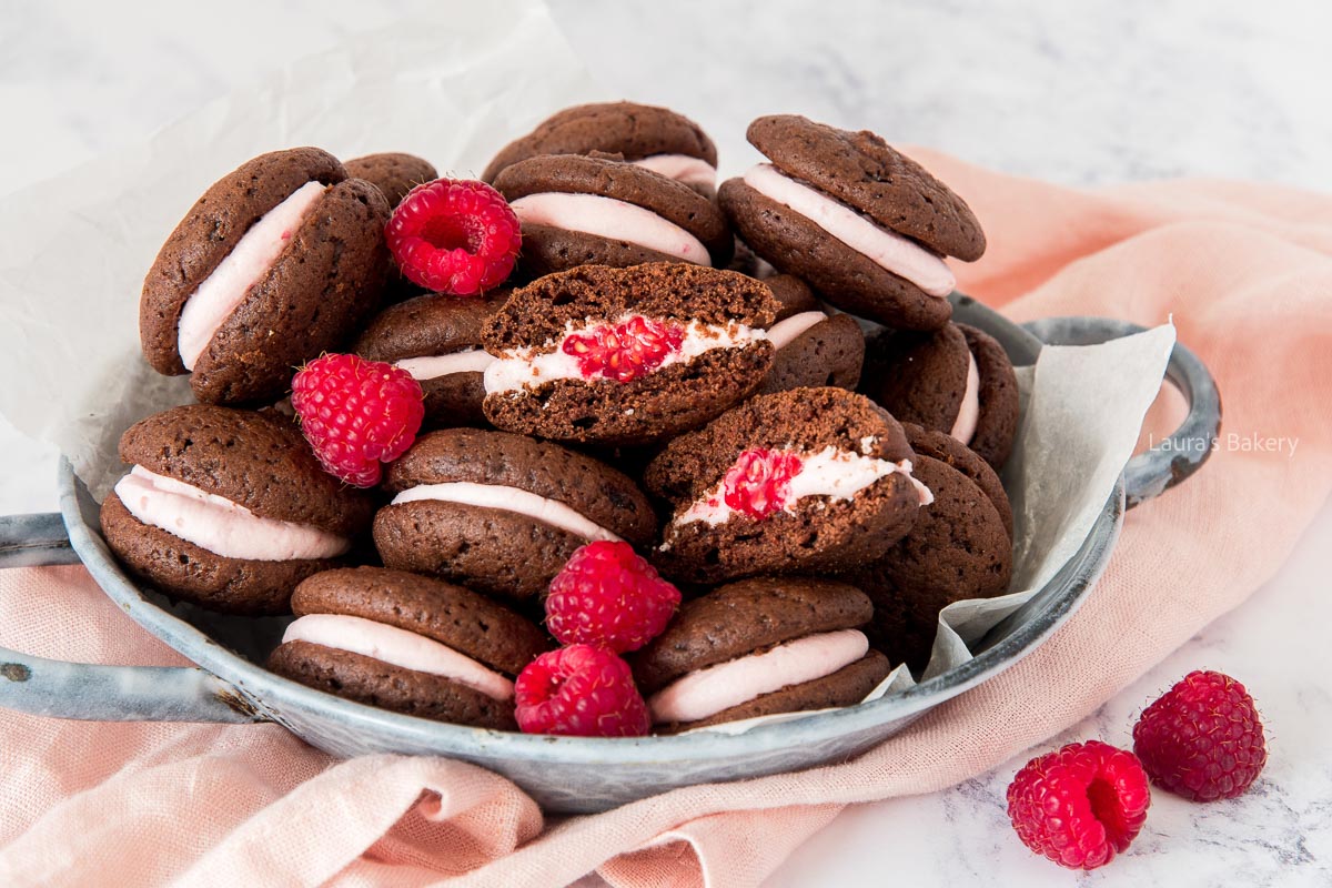 chocolate raspberry whoopie pies-2
