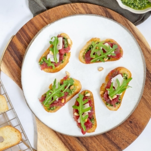 Beef carpaccio crostini