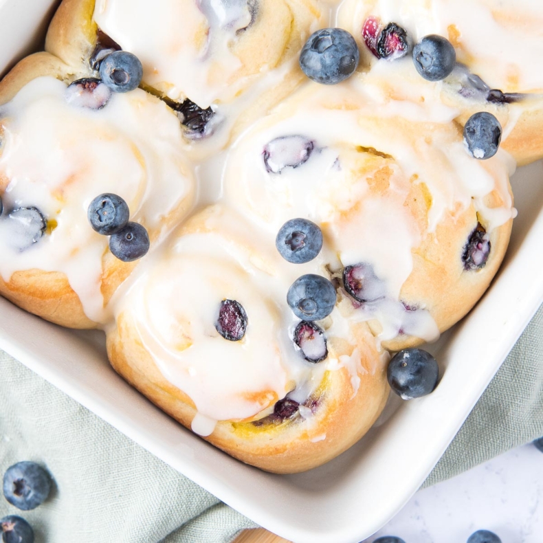 Blueberry Rolls with Pastry Cream