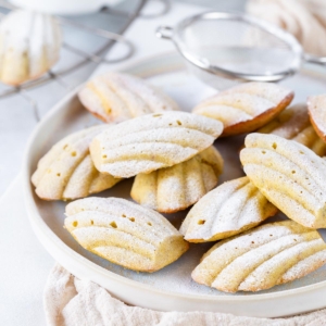 Pistachio madeleines