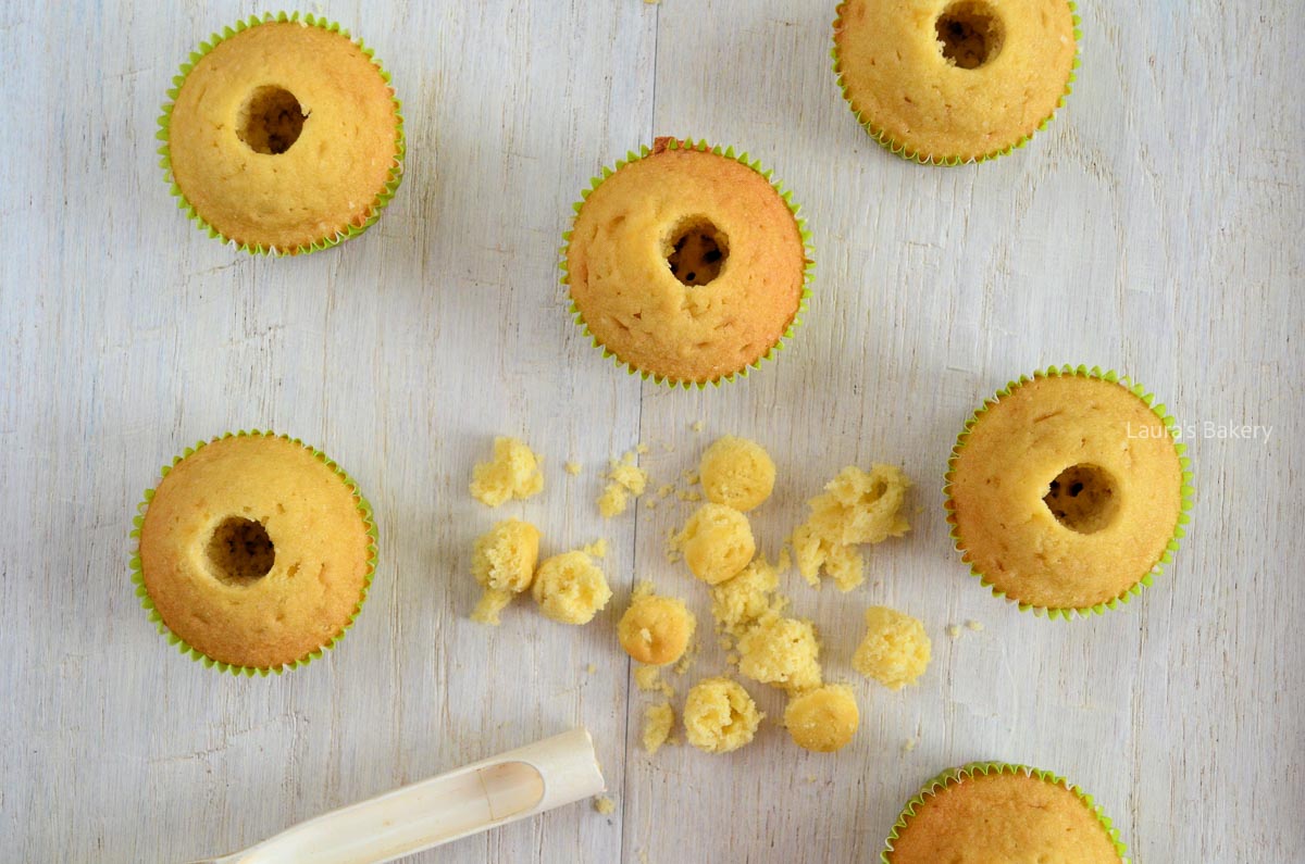 Making lemon meringue cupcakes
