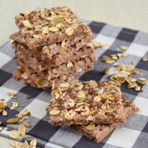 Spelt seed crackers