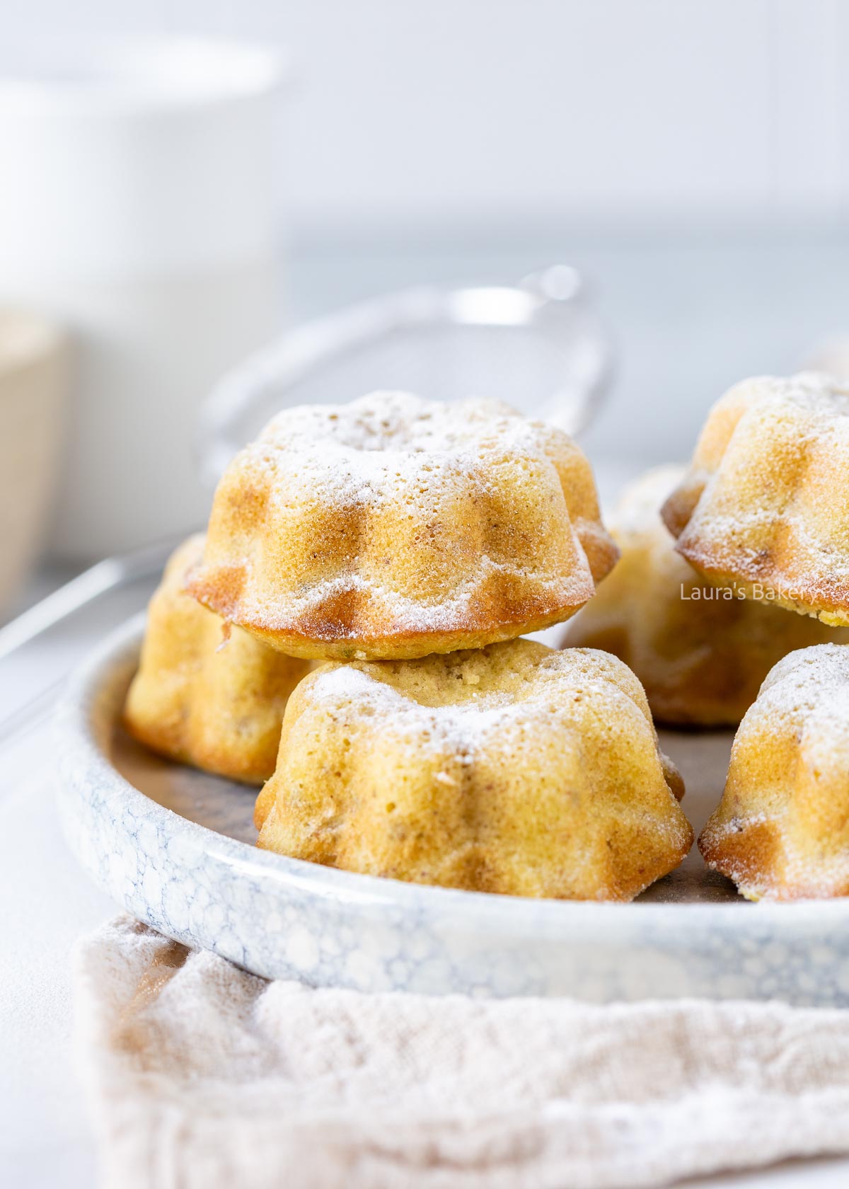Mini lemon bundt cakes-2