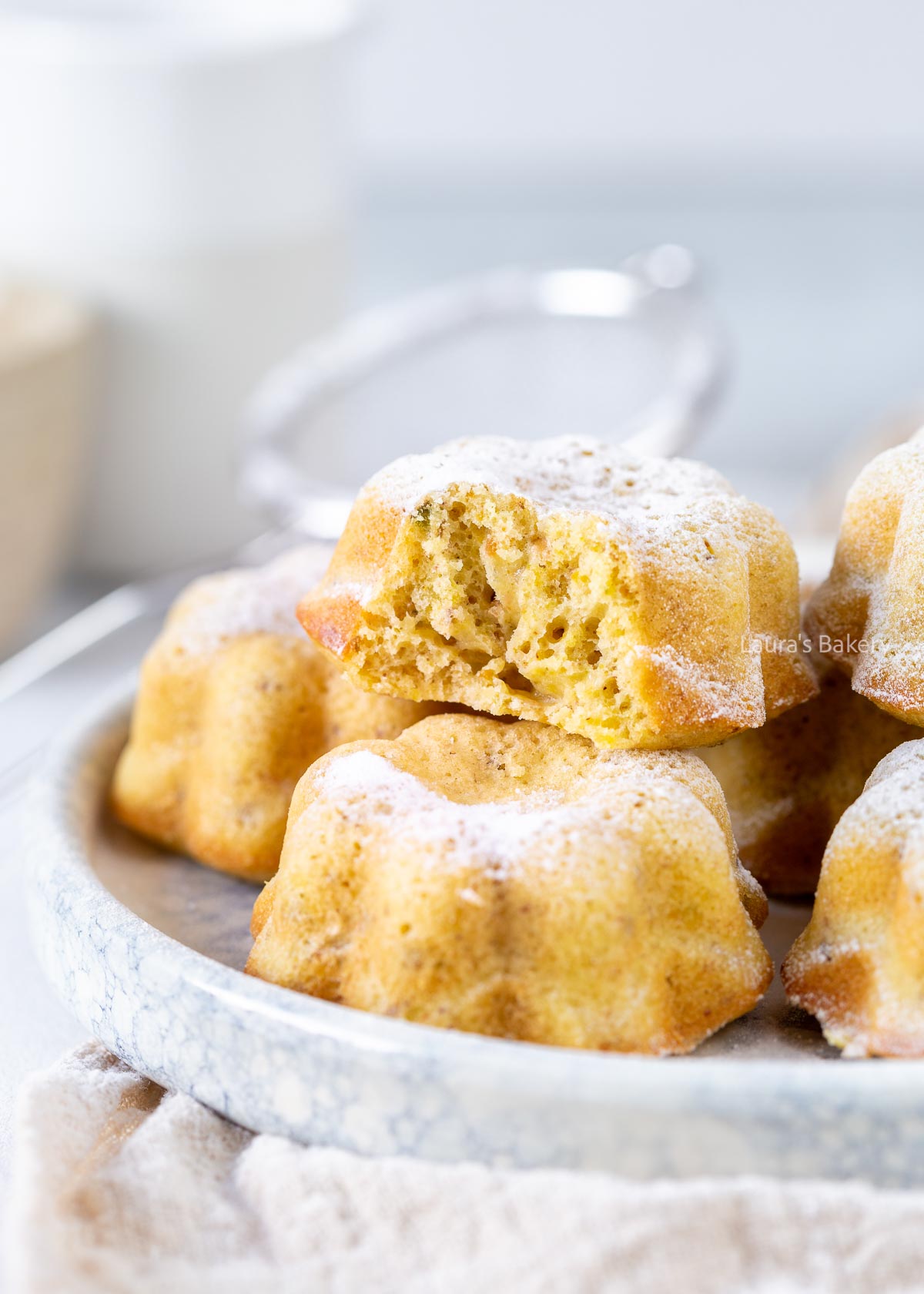 Mini lemon bundt cakes-3