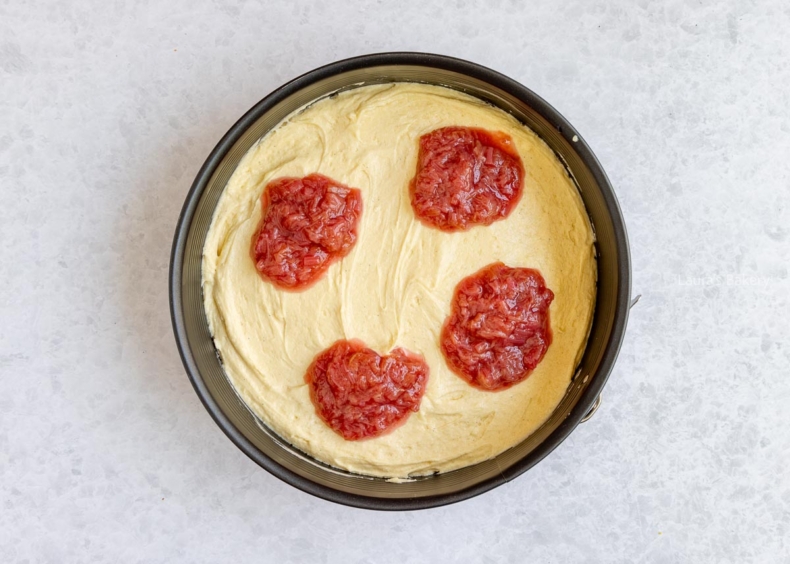 Divide the compote over the batter