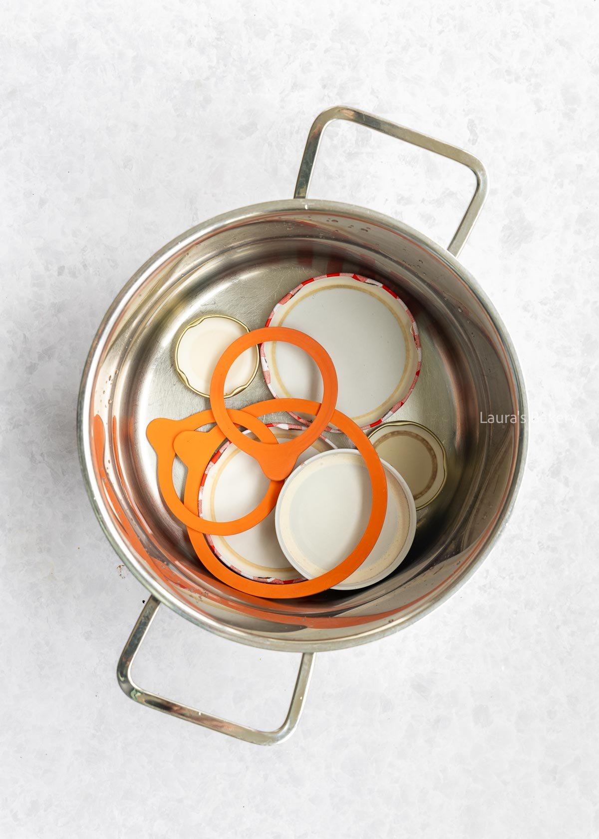 Sterilizing jam jars-3