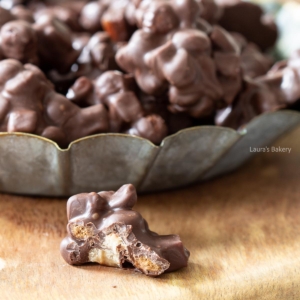 Caramel cookie clusters