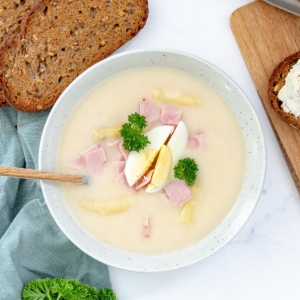 Creamy white asparagus soup