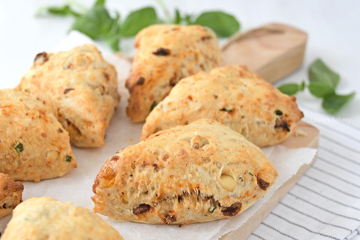 Savory scones with cheddar and tomatoes-2